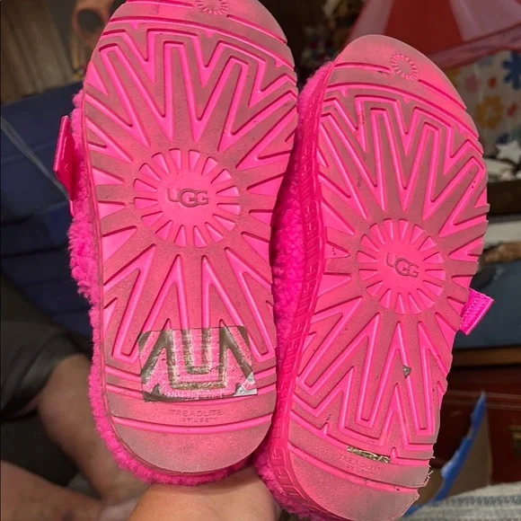 UGG Pink Plush Slippers Cozy Slide Style - Picture 8 of 8